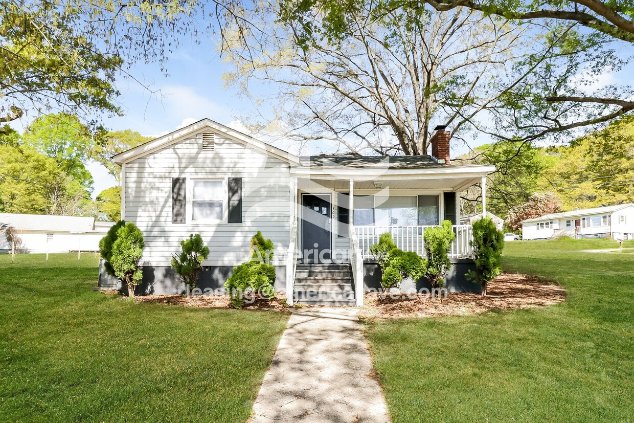 Primary Photo - 305 River Dr