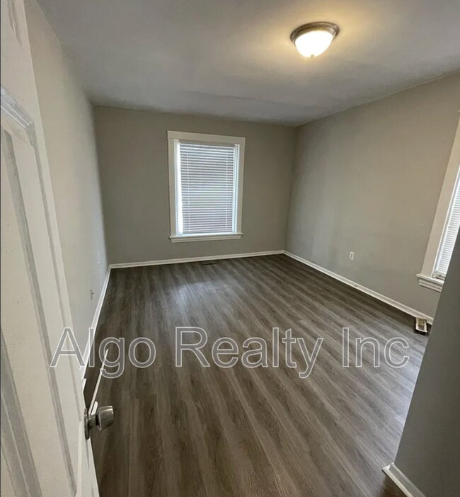 Foto del edificio - 2211 Queen Ave N