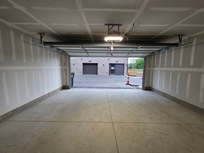 Building Photo - 3610 Trumbull