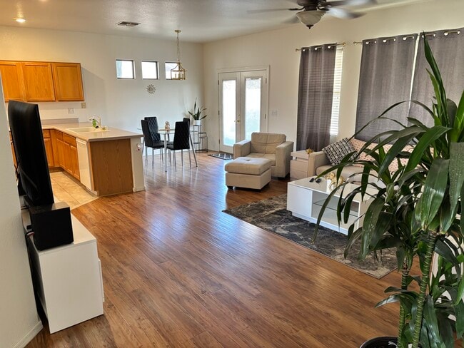 Foto del edificio - 1251 E Runaway Bay Dr
