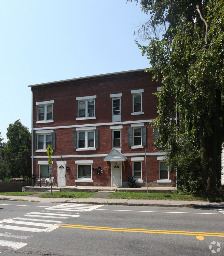 Building Photo - 280 Deerfield St