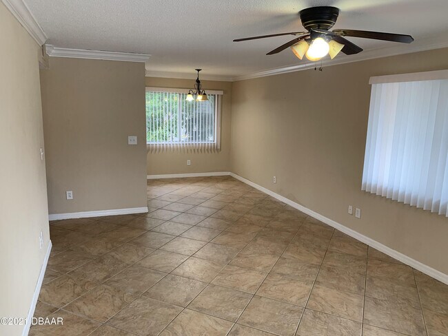 Building Photo - 303 Ridge Blvd