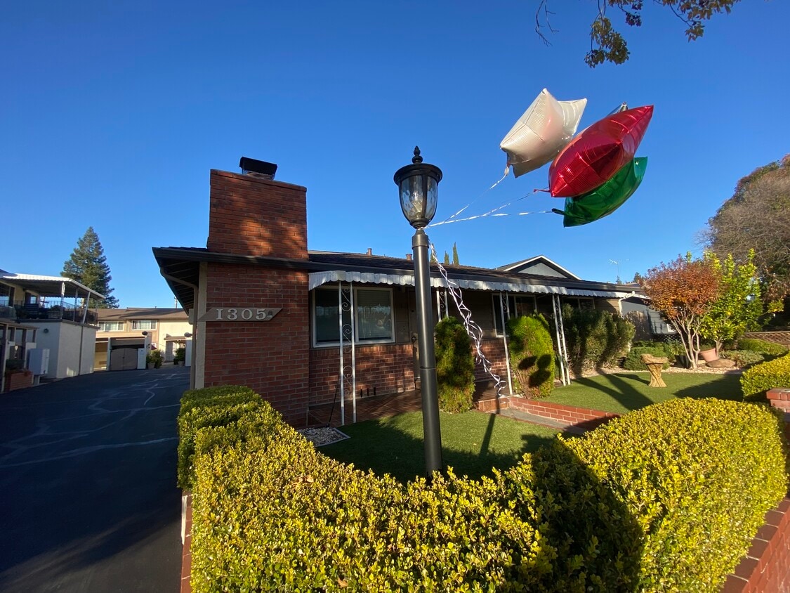 Primary Photo - Meritage Apartments