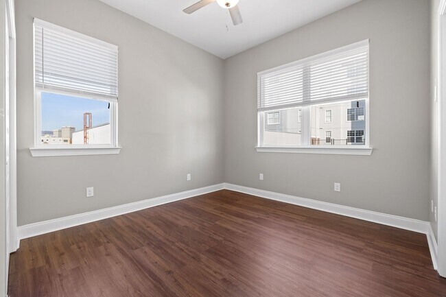 Foto del edificio - ONE MONTH FREE! 621 MLK *Income Restricted*