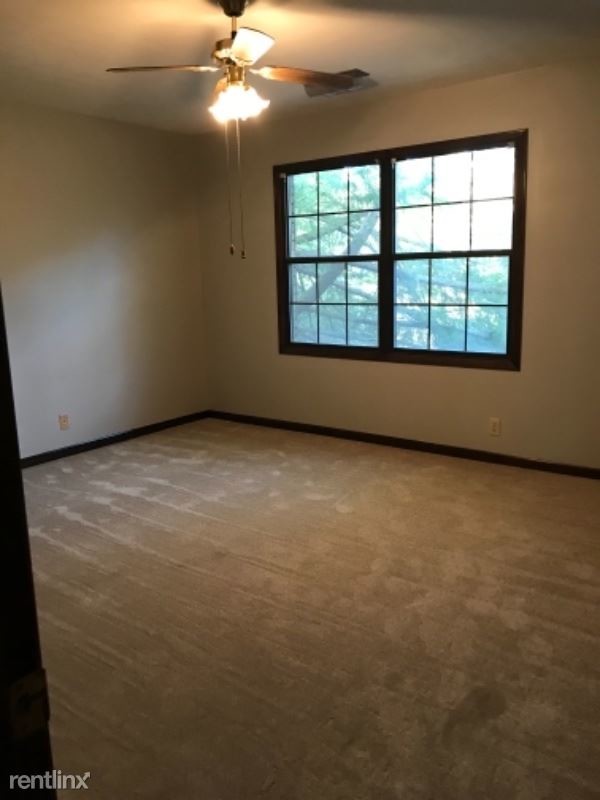 Building Photo - 803 Sky Blue Dr
