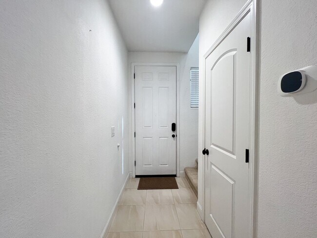 Building Photo - Spacious 4 Bd 3 Bath Home in Elk Grove