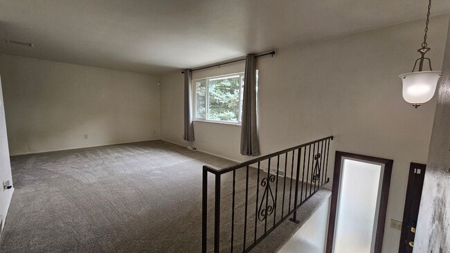 Building Photo - Spacious Bi Level home backing to open spa...