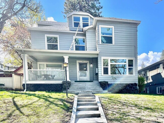 Foto del edificio - Gorgeous Remodeled 2 Bed, 1 Bath on South Hill!