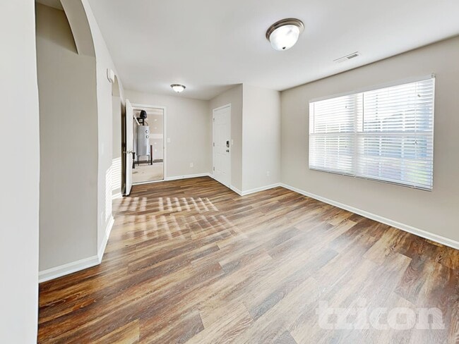 Building Photo - 4748 Brewer Dr