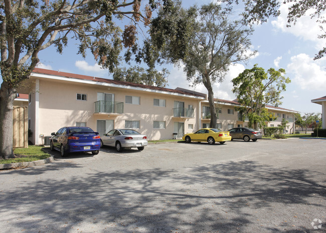 Palm Island Club Apartments - Apartments in Tamarac, FL | Apartments.com