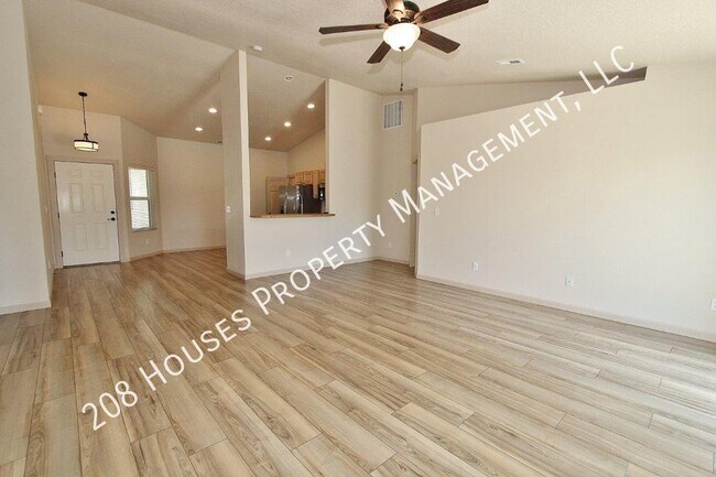 Building Photo - Immaculate Single-Level Home
