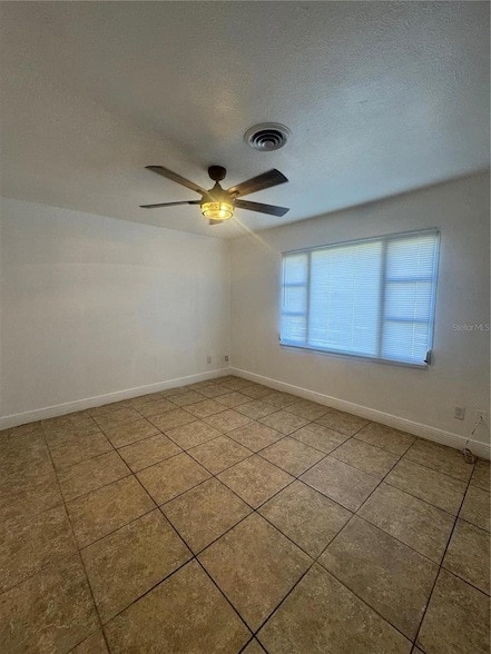 Foto del edificio - 930 Emerald Dr