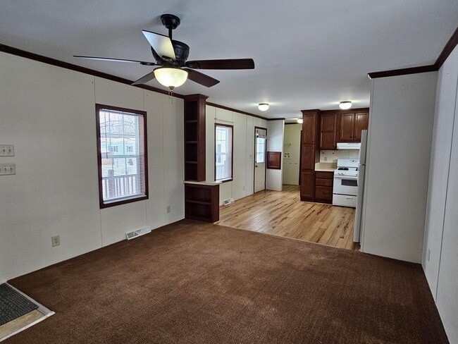 Building Photo - 419 Elmwood Cir