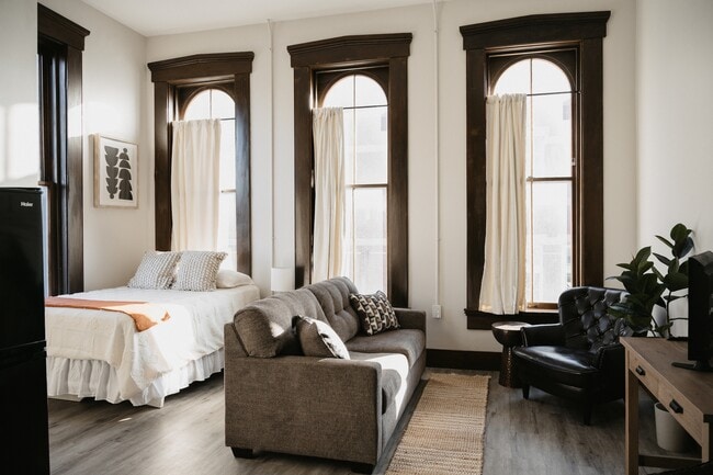 Building Photo - 16 S Jackson St