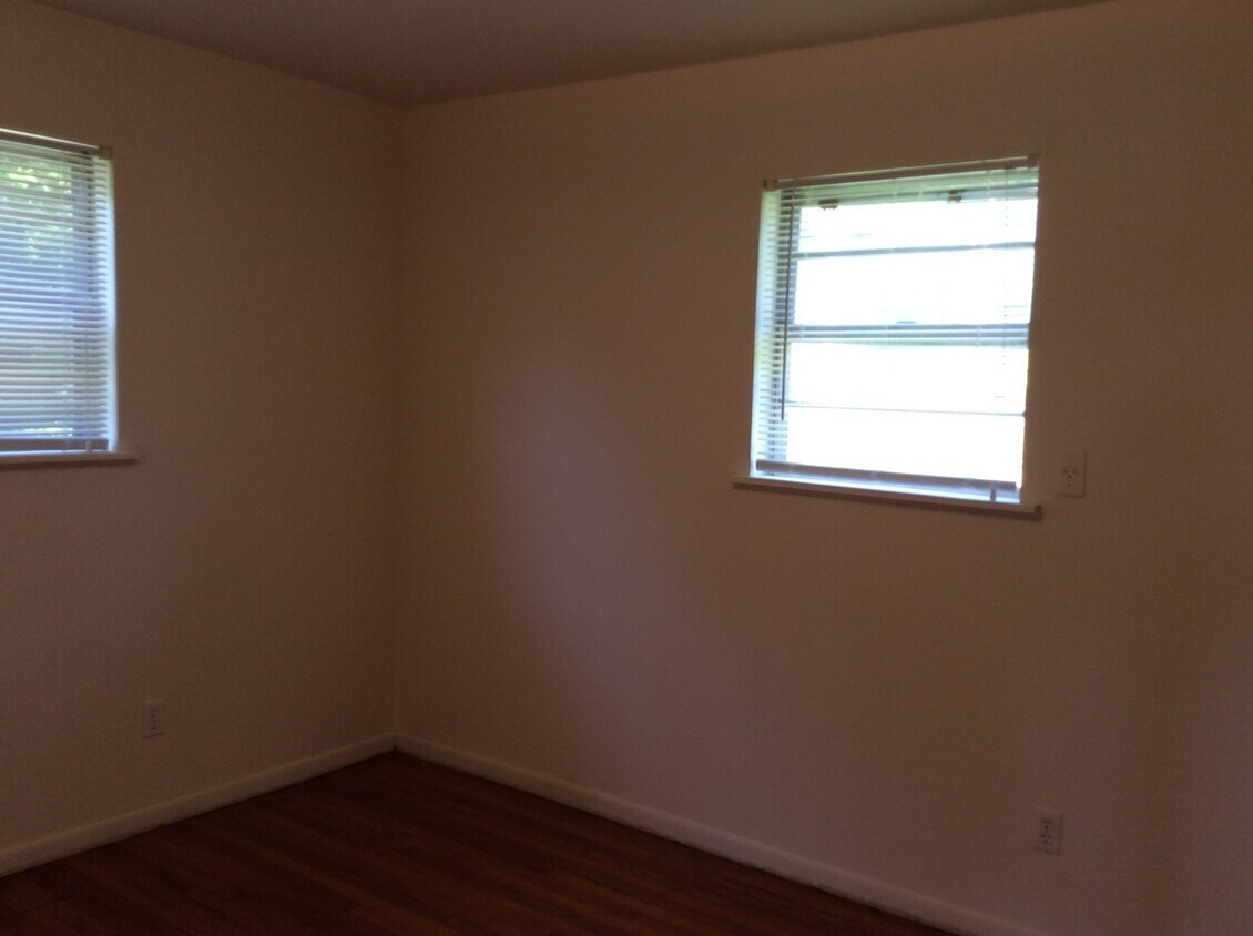 Foto del edificio - 2100 Meadowvale Ct