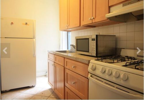 Building Photo - 331 W 95th St