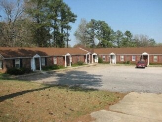 Building Photo - 2821 Club Plaza Rd