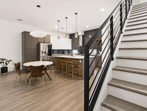 Building Photo - 4402 Mt Vernon Dr