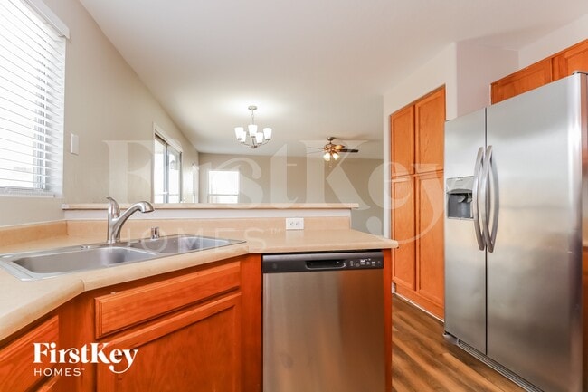 Foto del edificio - 12214 W Flores Dr