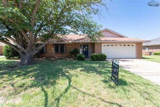 Building Photo - 4614 Spring Shadow Dr