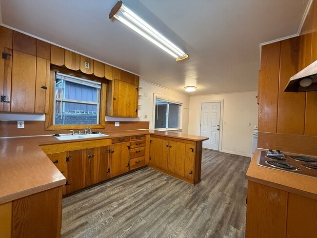 Building Photo - COZY 2 BEDROOM, 1 BATH SINGLE FAMILY HOME LOCATED IN SOUGHT AFTER ORCHARD DISTRICT