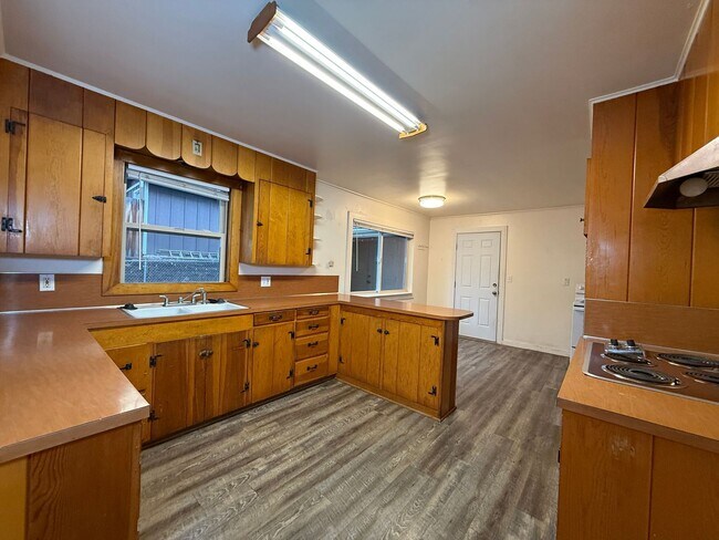 Foto del edificio - COZY 2 BEDROOM, 1 BATH SINGLE FAMILY HOME LOCATED IN SOUGHT AFTER ORCHARD DISTRICT