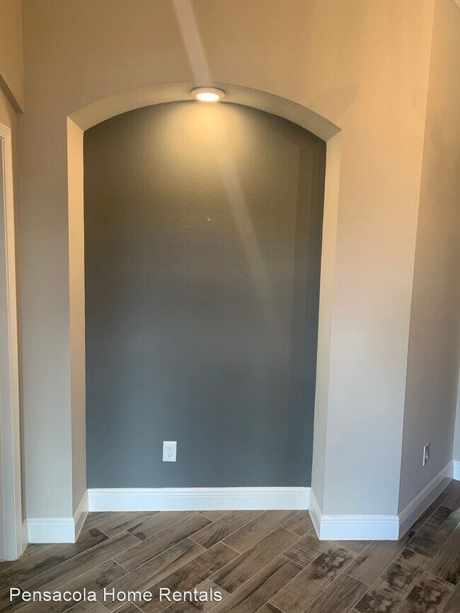 Foto del edificio - 5 br, 3 bath House - 5991 Alder Ave