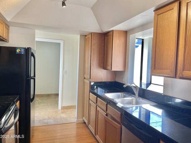 Foto del edificio - 2926 N Oregon St