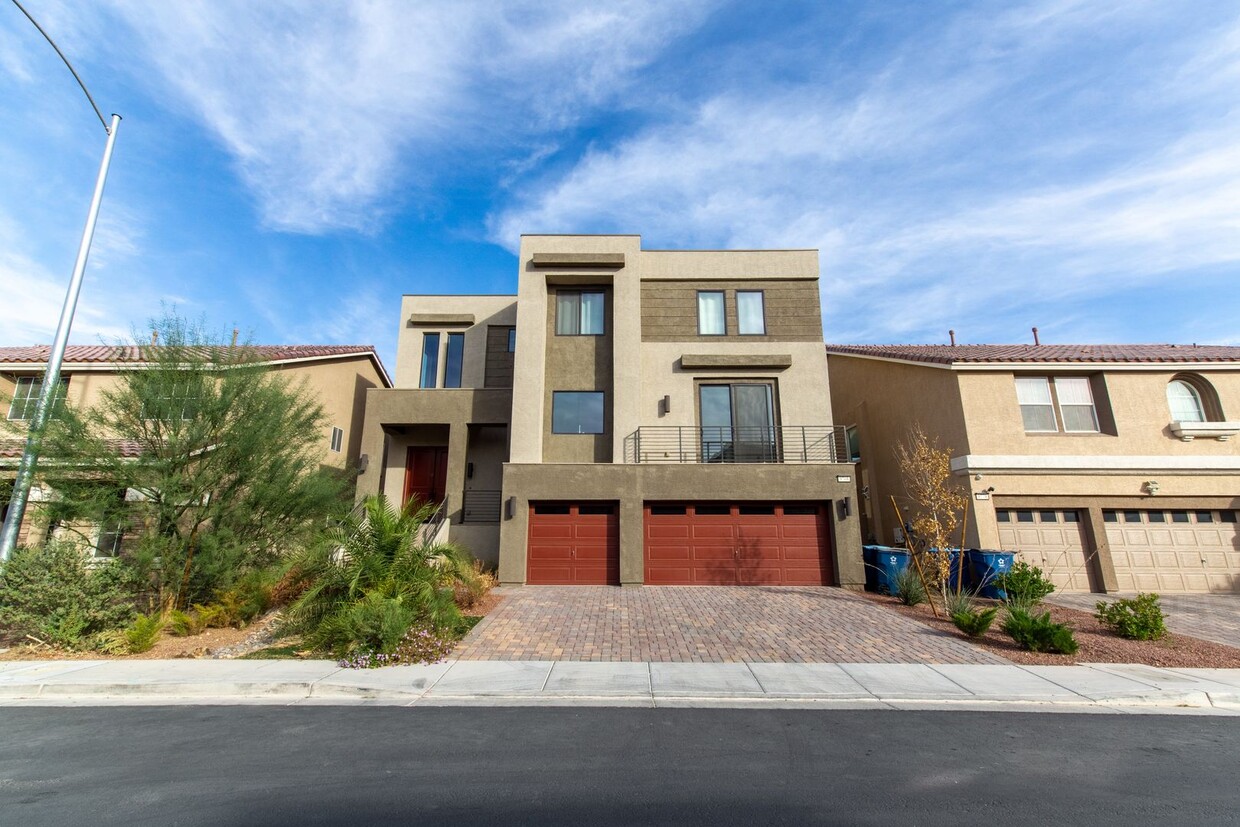 Primary Photo - Beautiful home in Southern Highlands!