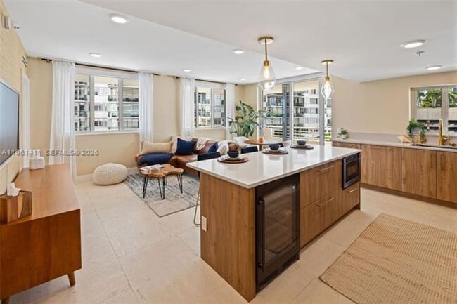 Building Photo - 1402 Brickell Bay Dr