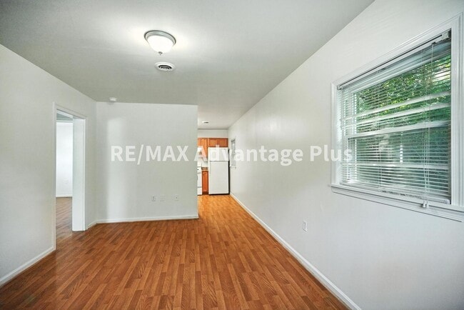 Building Photo - 424 Longwood Ave