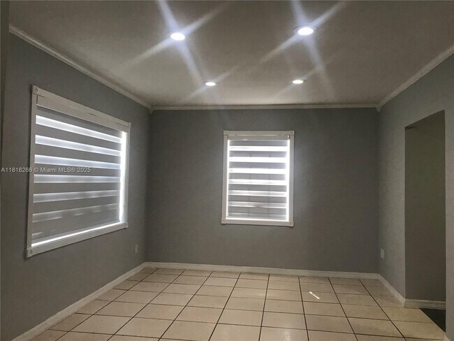 Foto del edificio - 1185 NW 125th St