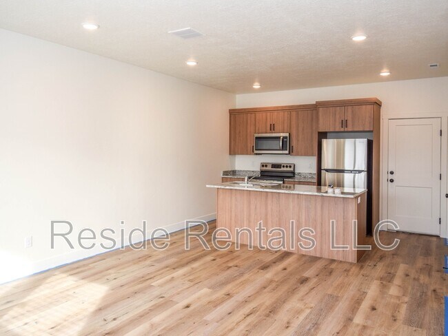 Building Photo - 27 N Gateway Dr