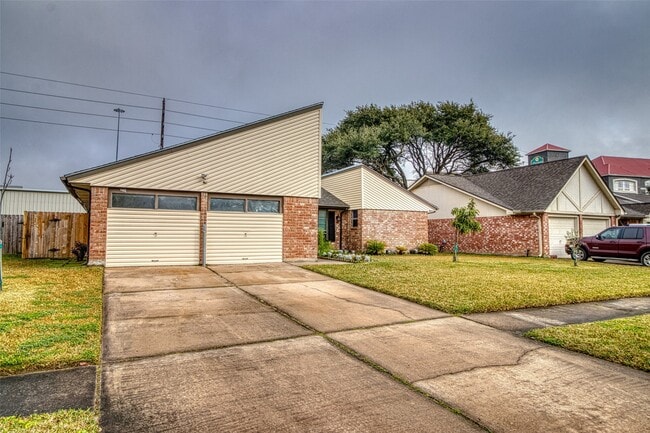 Building Photo - 22438 Coriander Dr