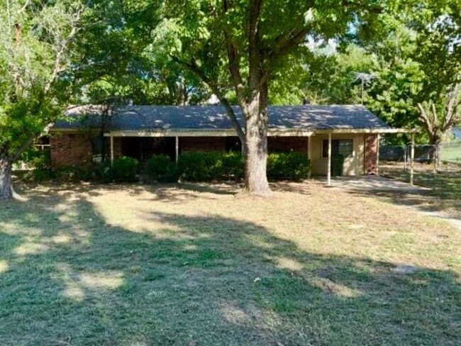 Building Photo - 317 Berryhill Dr