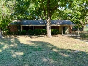 Building Photo - 317 Berryhill Dr