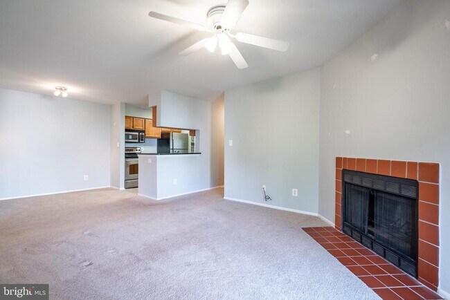 Building Photo - 1715 Ascot Way