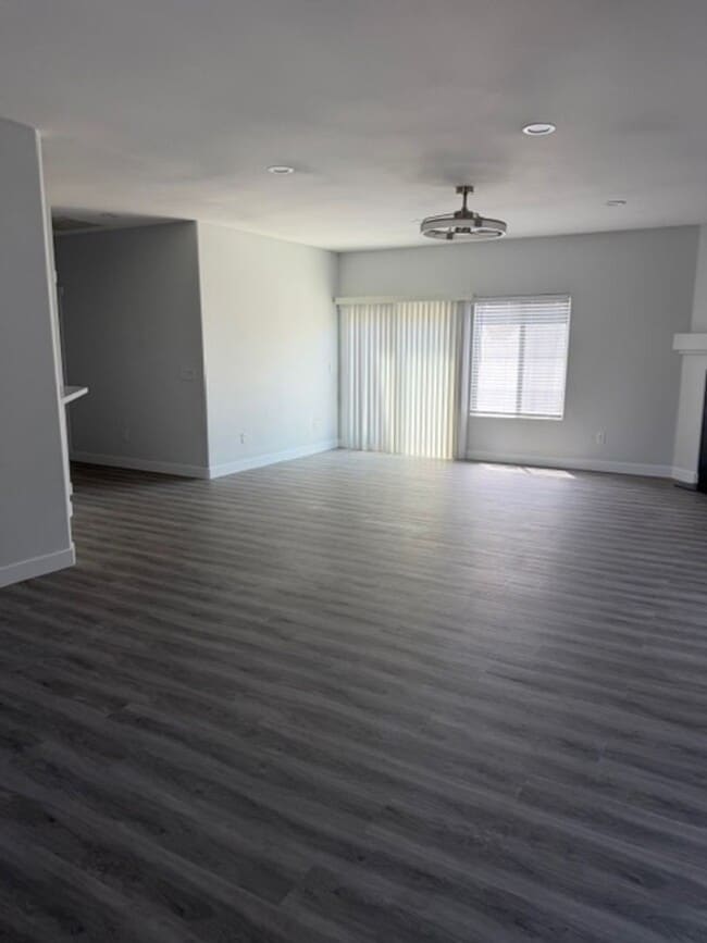 Foto del edificio - 1071 Village Knoll Dr