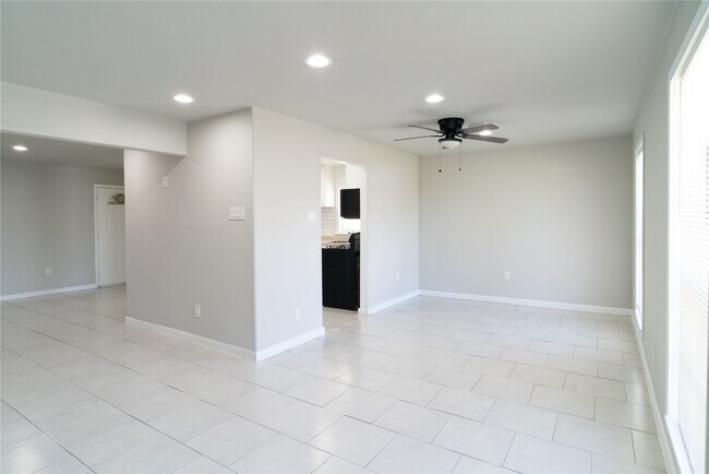 Foto del edificio - 11623 Rowan Ln