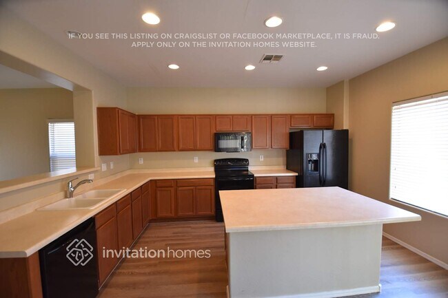 Building Photo - 5753 W Siesta Way