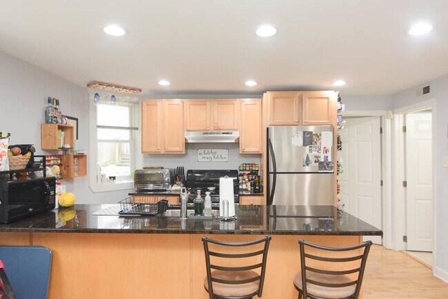 Foto del edificio - 1741 W Melrose St