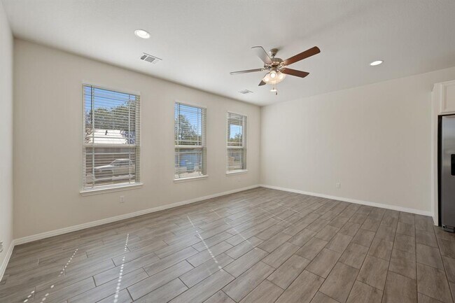 Foto del edificio - 700 W 6th St