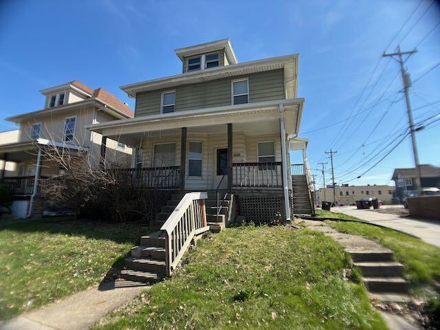 Primary Photo - Large Home near Bradley University