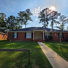 Building Photo - 3114 Fernridge Dr