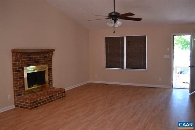 Building Photo - 5 Woodlawn Dr