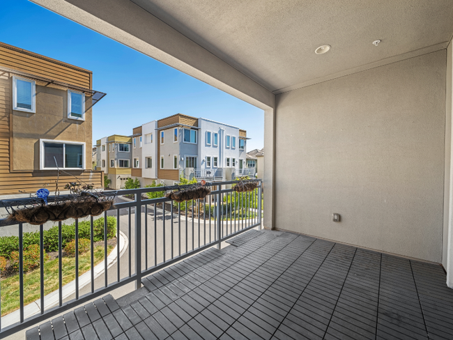 Building Photo - 6006 Charlotte Dr