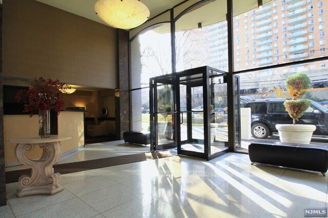 Foto del edificio - 150 Overlook Ave