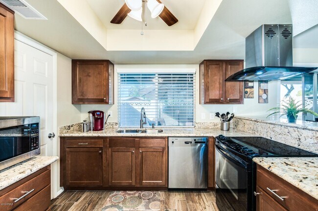 Building Photo - 17603 W Lindner Dr