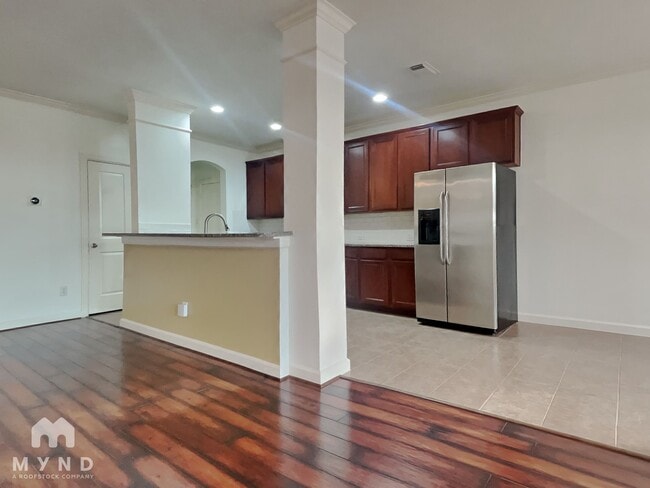 Building Photo - 5343 Summit Hollow Dr