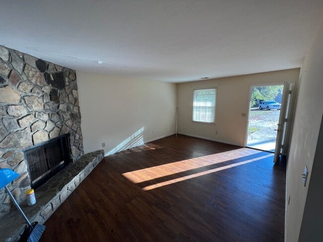 Building Photo - 120 Mitchell Cir